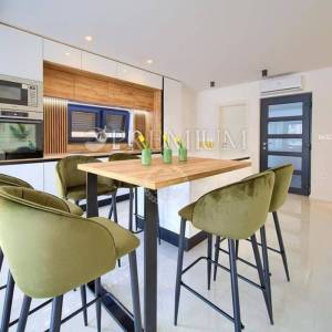 Malinska, apartman s bazenom na prodaju, otok Krk