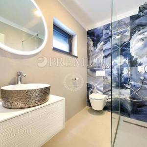 Malinska, apartman s bazenom na prodaju, otok Krk