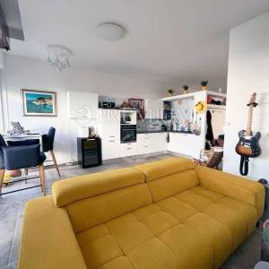 Malinska – apartman u prizemlju s okućnicom!