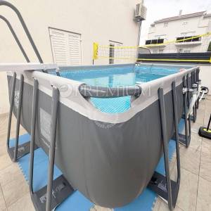 Malinska – apartman u prizemlju s okućnicom!