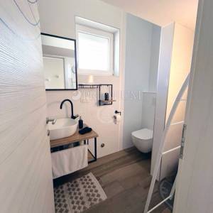 Malinska – apartman u prizemlju s okućnicom!