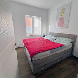 Malinska – apartman u prizemlju s okućnicom!