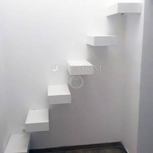 Malinska – apartman u prizemlju s okućnicom!