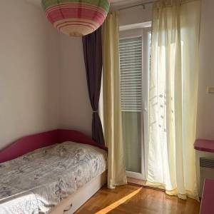 MALINSKA - Apartman u prizemlju s terasom i jacuzzijem