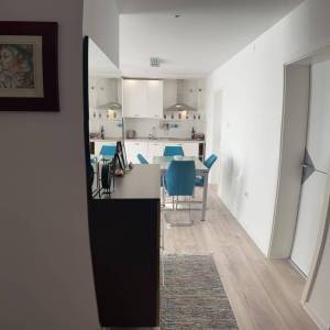 MALINSKA - Apartman u prizemlju s terasom i jacuzzijem