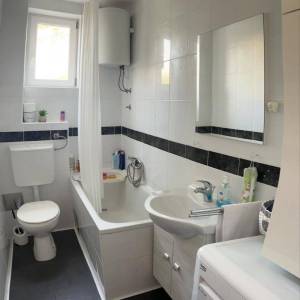 MALINSKA - Apartman u prizemlju s terasom i jacuzzijem