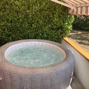 MALINSKA - Apartman u prizemlju s terasom i jacuzzijem