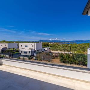 MALINSKA -  Dvojna kuća s bazenom i pogledom na more