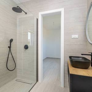 MALINSKA -  Dvojna kuća s bazenom i pogledom na more