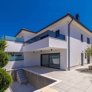 MALINSKA -  Dvojna kuća s bazenom i pogledom na more