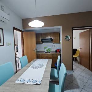 MALINSKA - Dvojna kuća s lijepom okućnicom