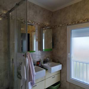 MALINSKA - Dvojna kuća s lijepom okućnicom