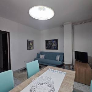 MALINSKA - Dvojna kuća s lijepom okućnicom