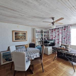 MALINSKA - Dvojna kuća s lijepom okućnicom