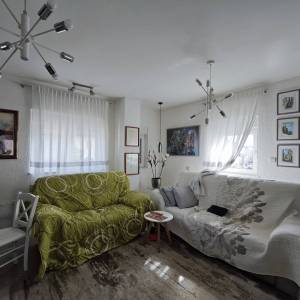 MALINSKA - Dvojna kuća s lijepom okućnicom