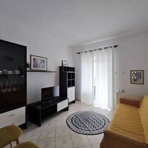 MALINSKA - Dvojna kuća s lijepom okućnicom