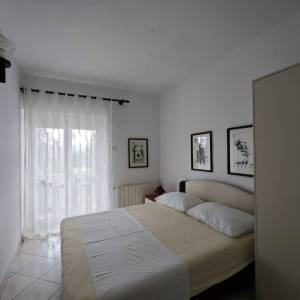 MALINSKA - Dvojna kuća s lijepom okućnicom