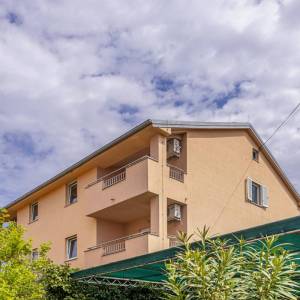 MALINSKA - Dvosobni apartman na drugom katu