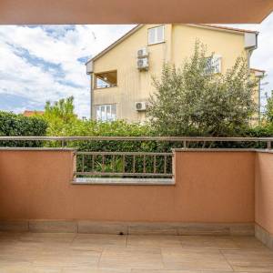 MALINSKA - Dvosobni apartman s okućnicom