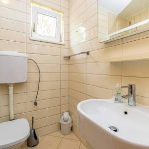 MALINSKA - Dvosobni apartman s okućnicom