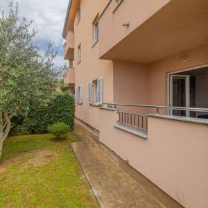 MALINSKA - Dvosobni apartman s okućnicom