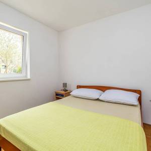 MALINSKA - Dvosobni apartman s okućnicom