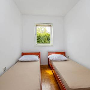 MALINSKA - Dvosobni apartman s okućnicom