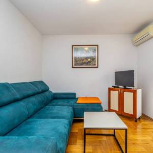 MALINSKA - Dvosobni apartman s okućnicom