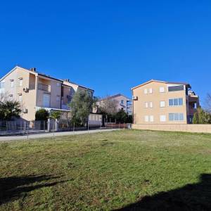 MALINSKA - Građevinsko zemljište blizu mora