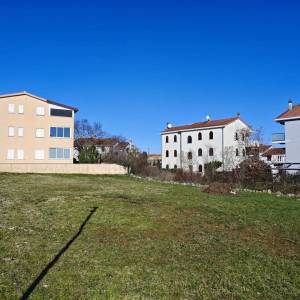 MALINSKA - Građevinsko zemljište blizu mora