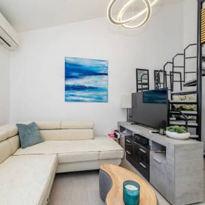 MALINSKA - Kompletno renoviran apartman s pogledom na more