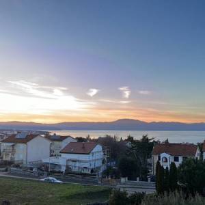 MALINSKA - Kompletno renoviran apartman s pogledom na more