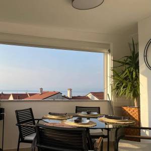 MALINSKA - Kompletno renoviran apartman s pogledom na more