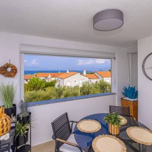 MALINSKA - Kompletno renoviran apartman s pogledom na more