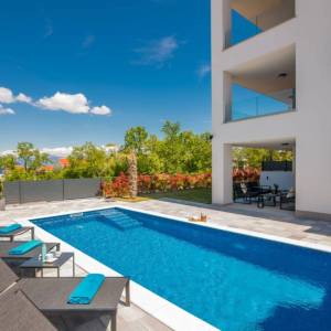 MALINSKA - Luksuzni apartman s bazenom u blizini mora