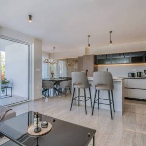 MALINSKA - Luksuzni apartman s bazenom u blizini mora