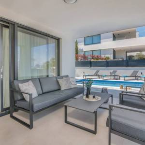 MALINSKA - Luksuzni apartman s bazenom u blizini mora