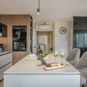 MALINSKA - Luksuzni apartman s bazenom u blizini mora