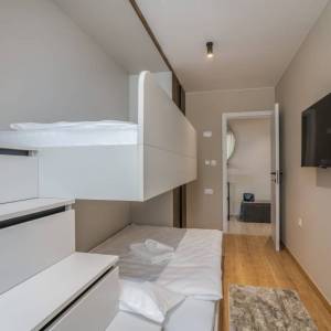 MALINSKA - Luksuzni apartman s bazenom u blizini mora