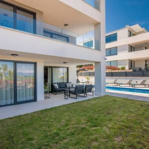 MALINSKA - Luksuzni apartman s bazenom u blizini mora