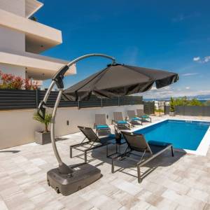 MALINSKA - Luksuzni apartman s bazenom u blizini mora