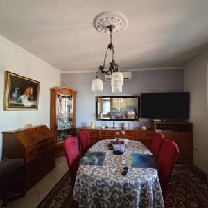 MALINSKA okolica - Samostojeća kuća s dva stana i garažom