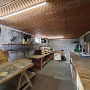 MALINSKA okolica - Samostojeća kuća s dva stana i garažom