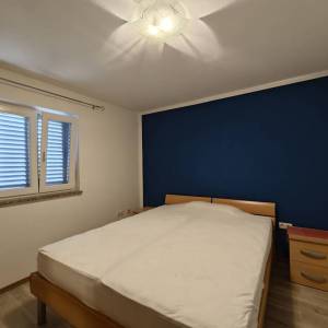 MALINSKA okolica - Samostojeća kuća s dva stana i garažom