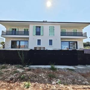 MALINSKA, OTOK KRK- Dvojna kuća s bazenom i pogledom na more