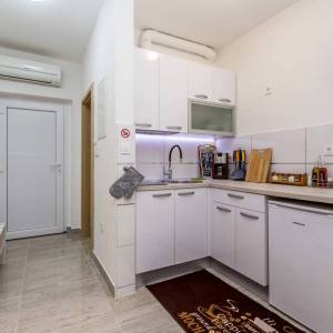 MALINSKA, OTOK KRK - Jednosobni apartman s okućnicom