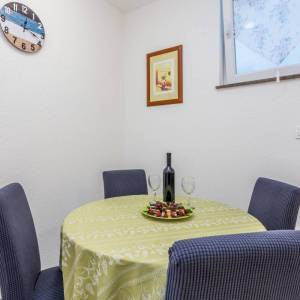 MALINSKA, OTOK KRK - Jednosobni apartman s okućnicom
