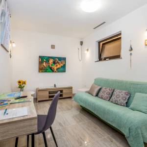 MALINSKA, OTOK KRK - Jednosobni apartman s okućnicom