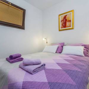 MALINSKA, OTOK KRK - Jednosobni apartman s okućnicom