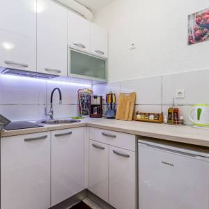 MALINSKA, OTOK KRK - Jednosobni apartman s okućnicom